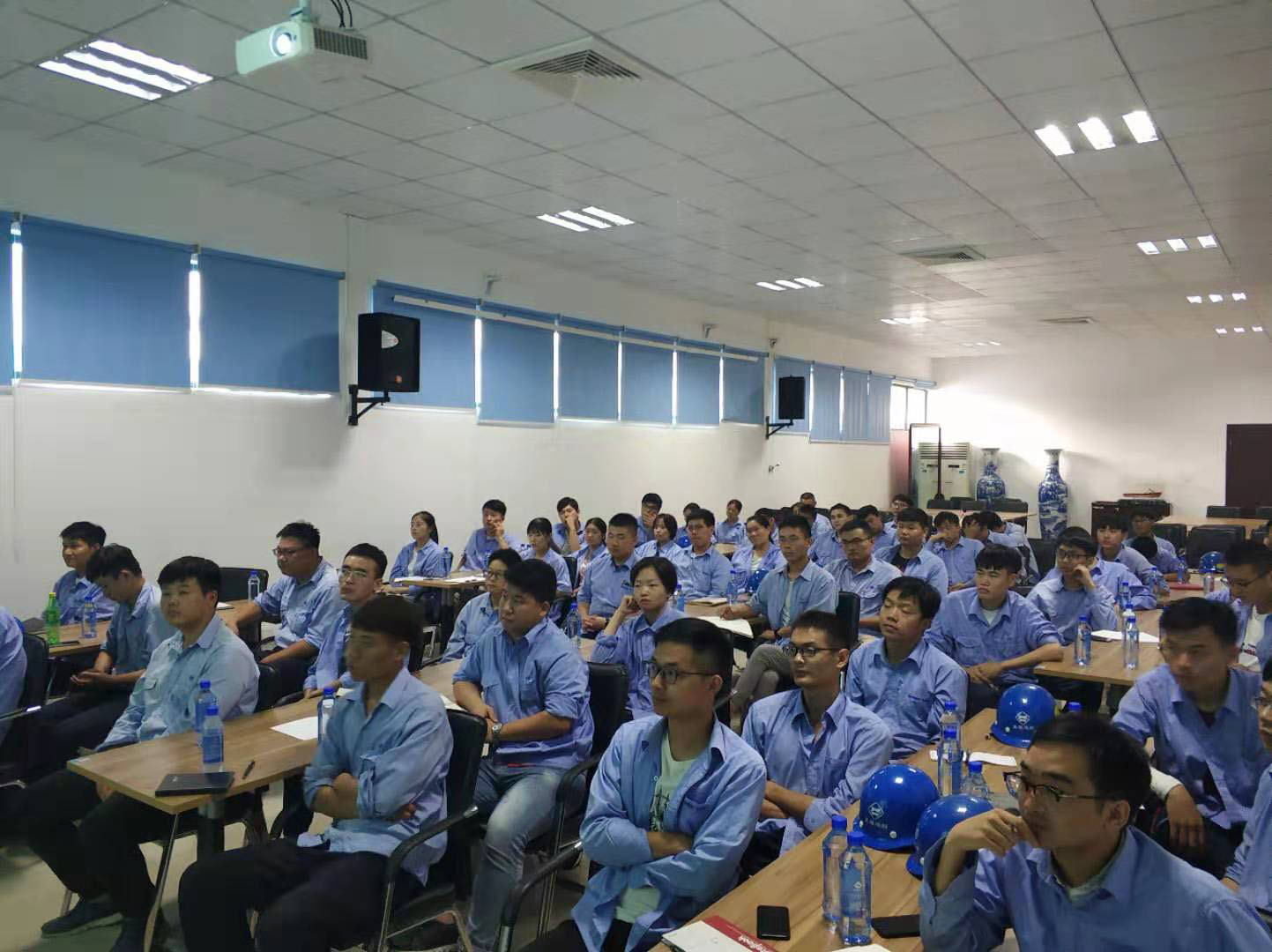 1565229670655292.jpg 1565229670655292.jpg